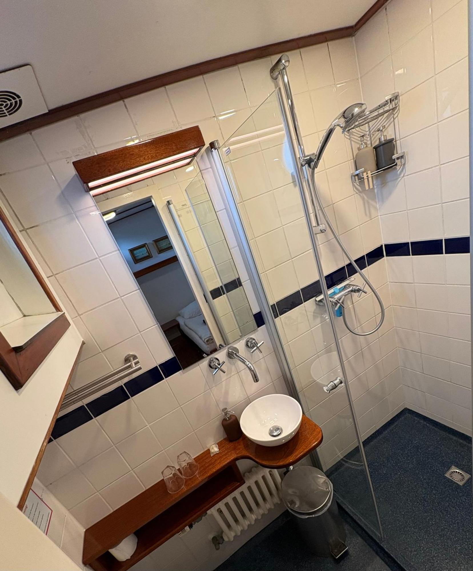 Hotelboot Zwaan Άμστερνταμ Εξωτερικό φωτογραφία